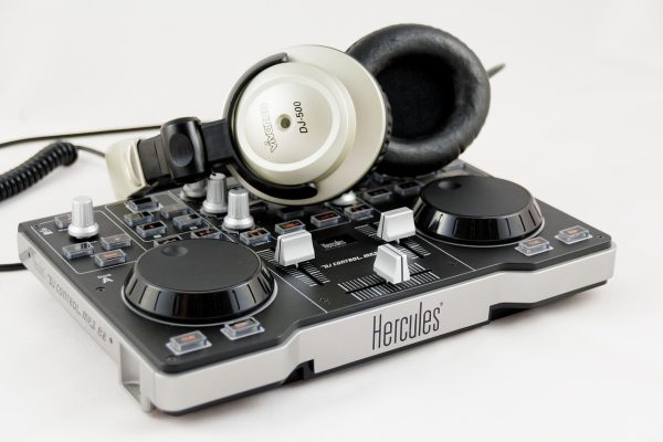 mixer, headphones, audio-861387.jpg